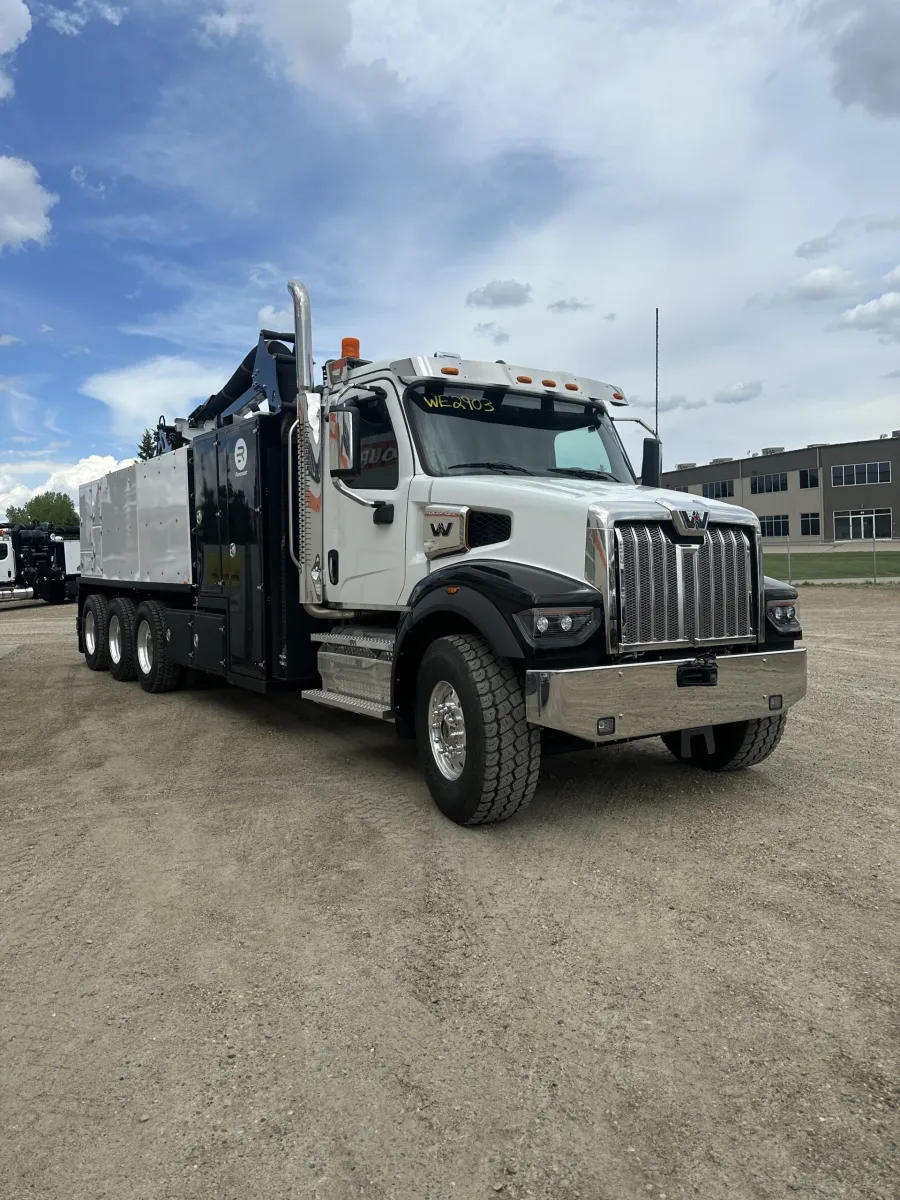 2025 Western Star 47X | Photo 2 of 5