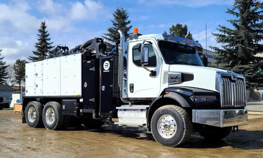 2025 Western Star 47X | Photo 2 of 4