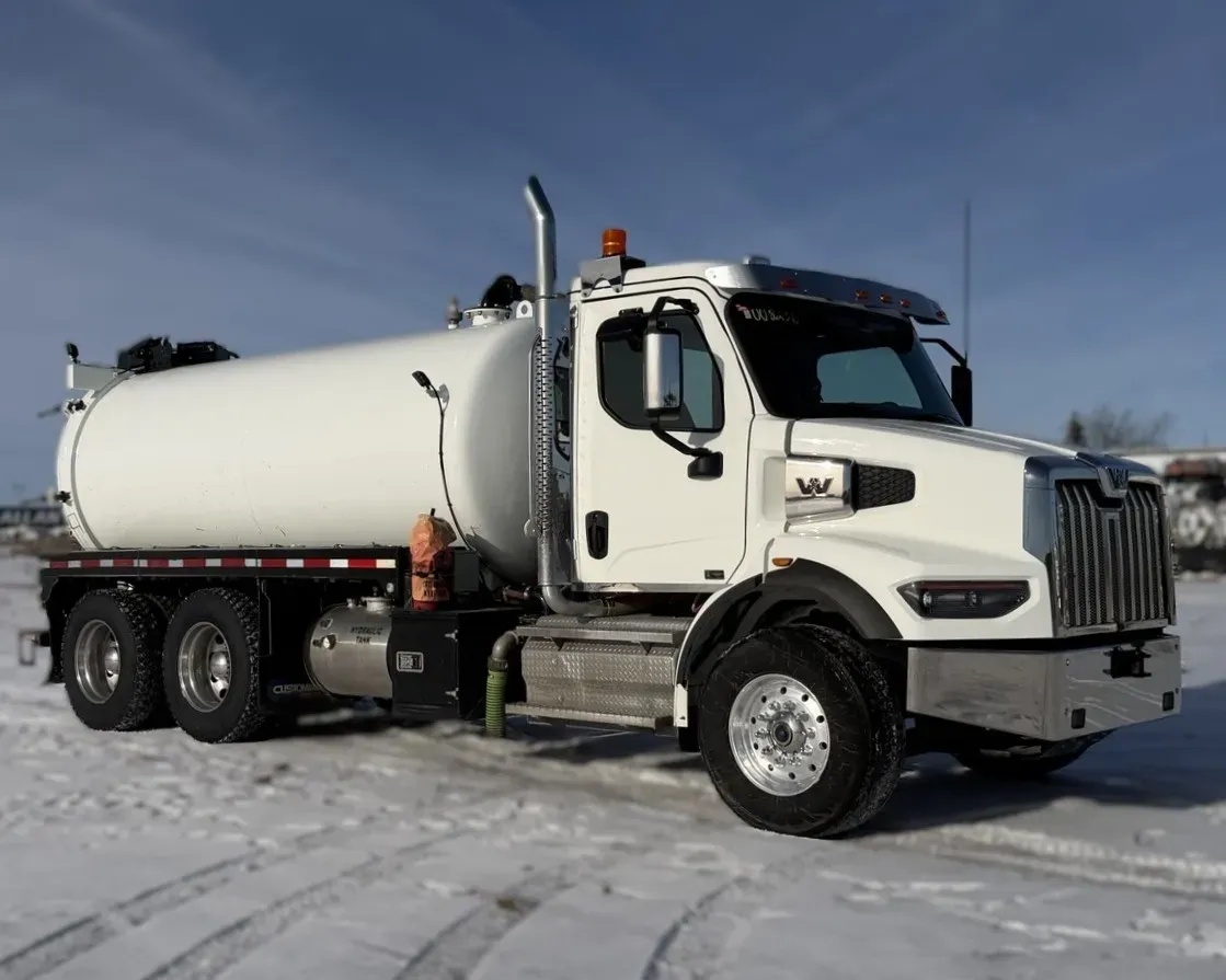 2024 Western Star 47X | Photo 2 of 5