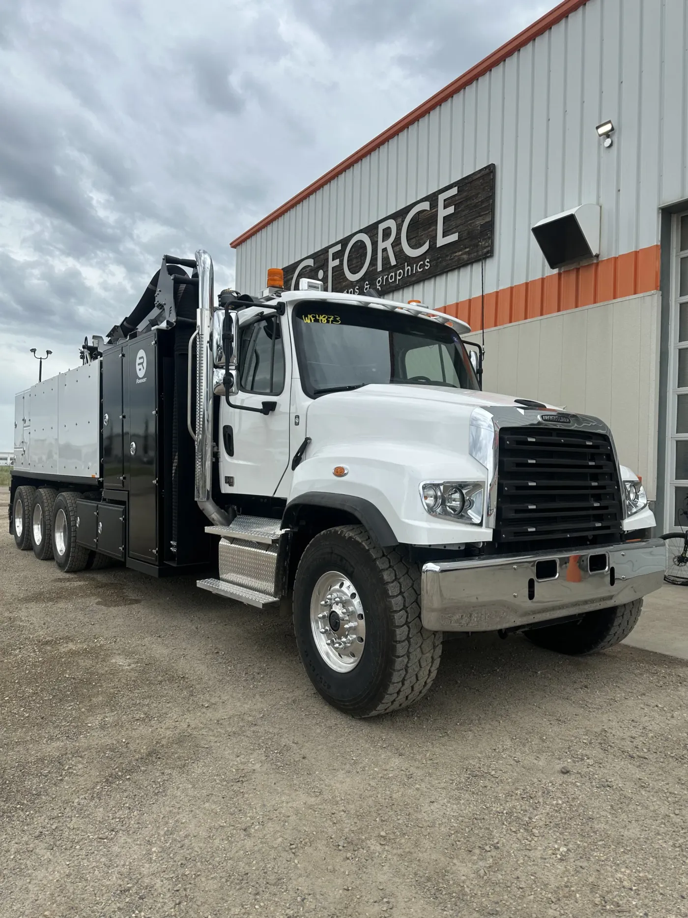 2026 Freightliner 114SD Rival T10 | Photo 2 of 5