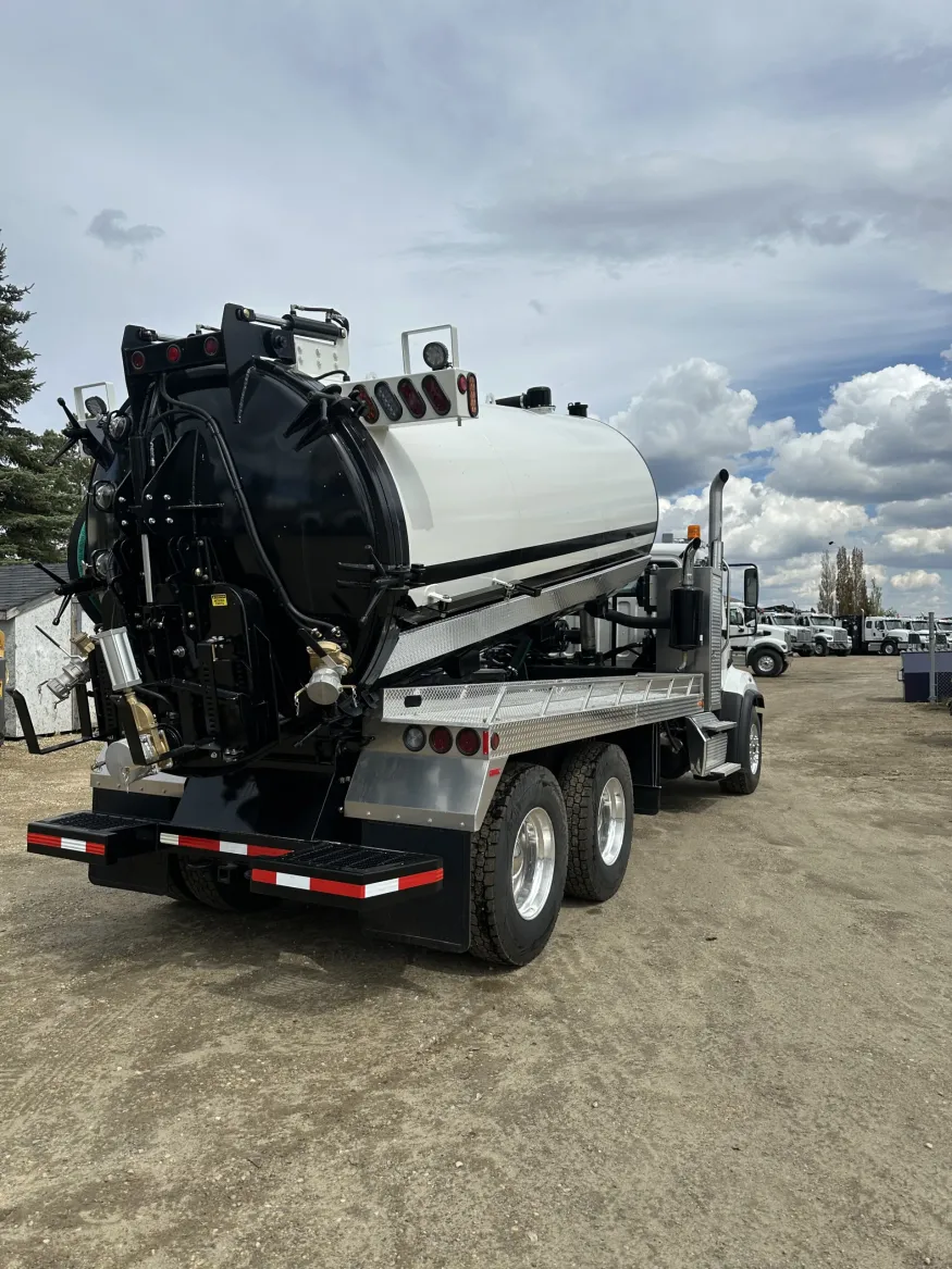 2026 Freightliner 114SD | Photo 4 of 6