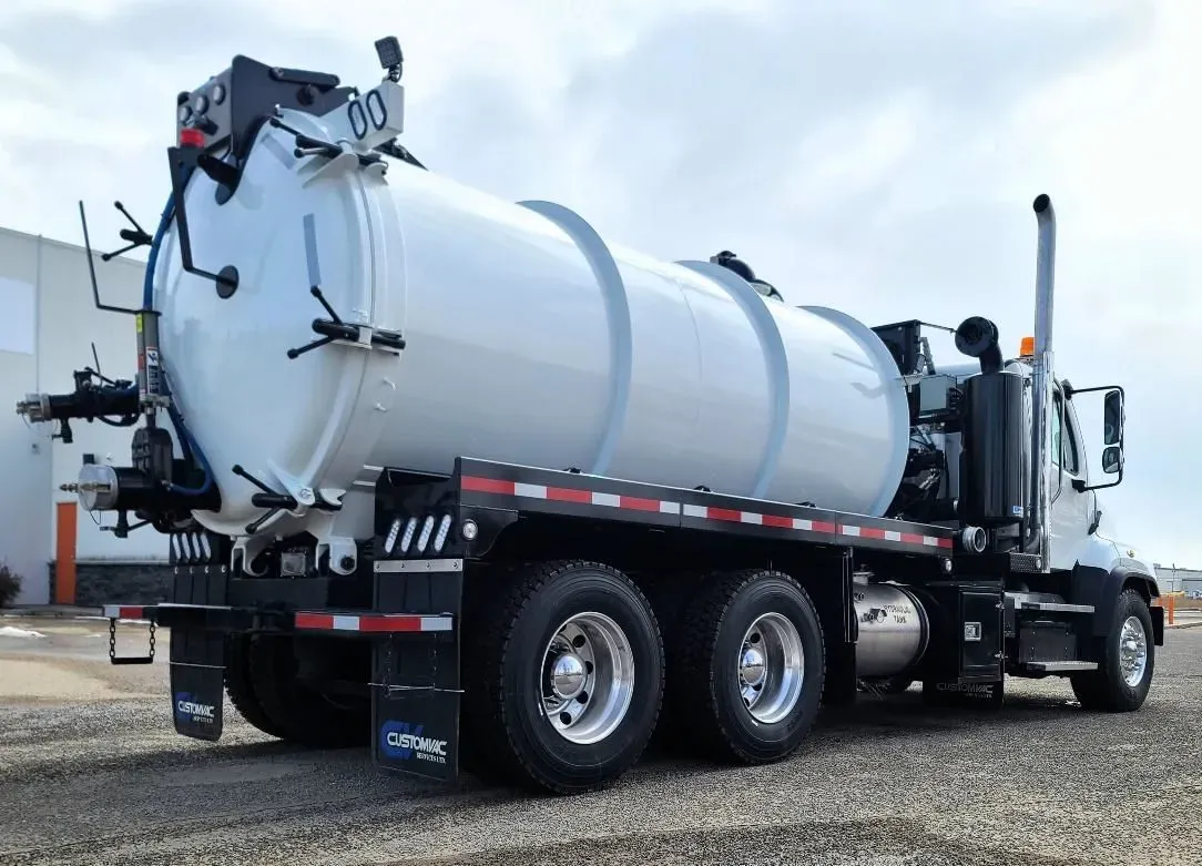 2025 Freightliner 114SD | Photo 4 of 5