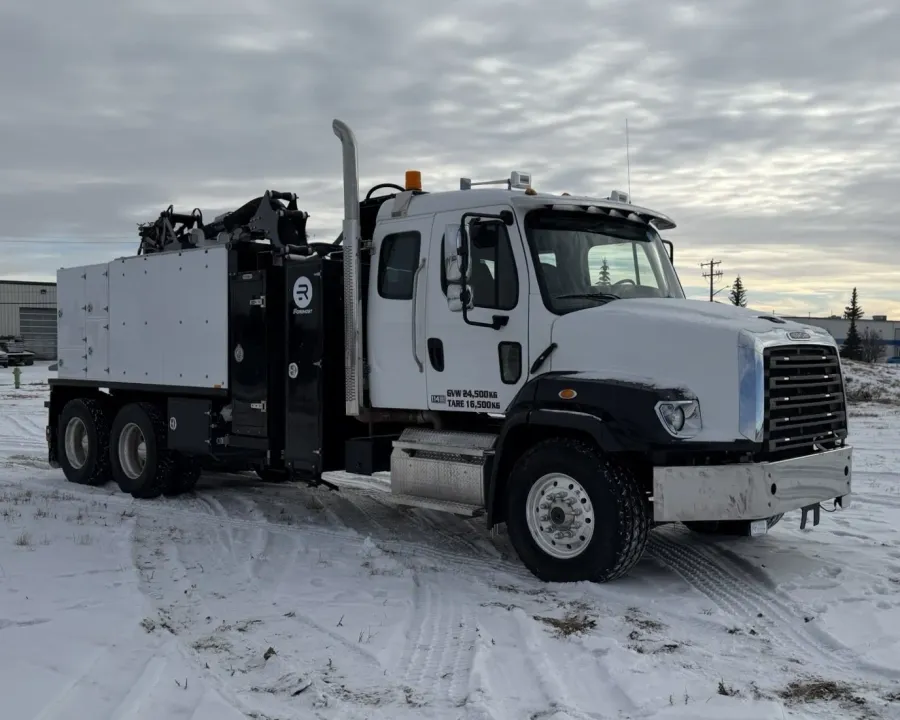 2024 Freightliner 114SD | Photo 2 of 5