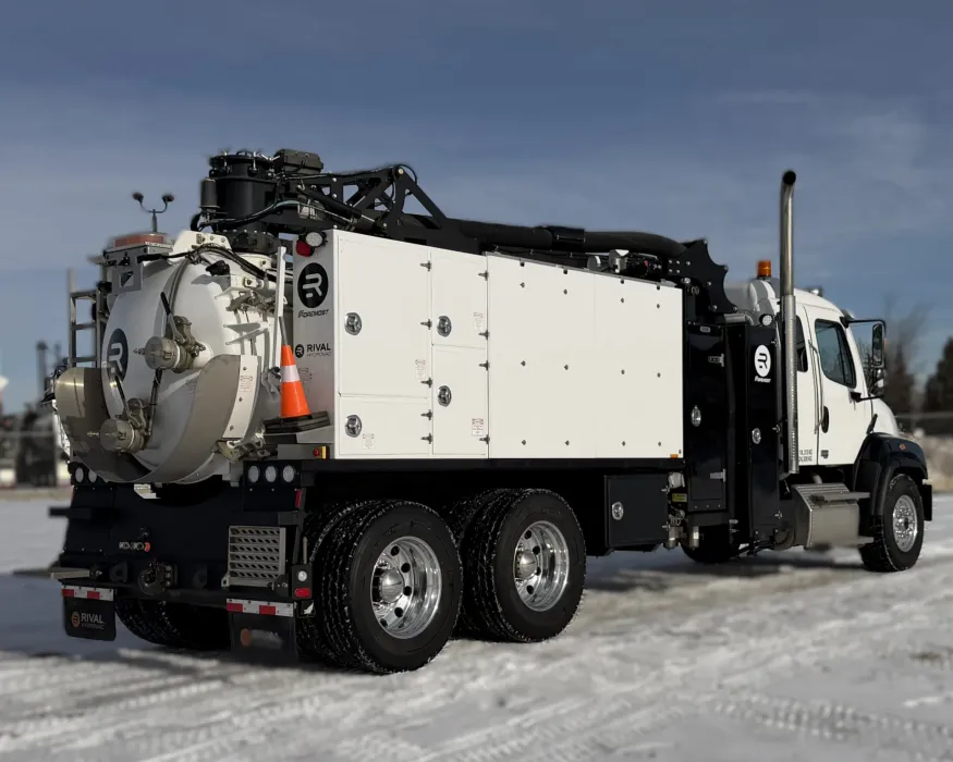 2025 Freightliner 114SD | Photo 4 of 5