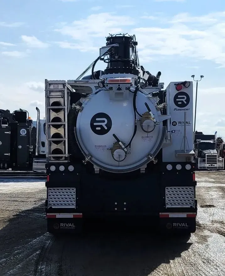 2025 Freightliner 114SD | Photo 3 of 5