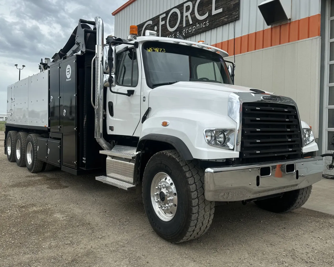 2026 Freightliner 114SD Rival T10 | Photo 2 of 5