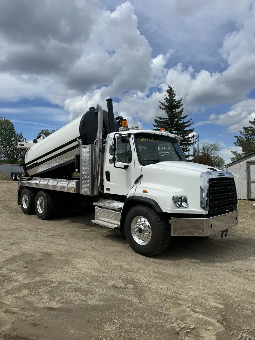 2026 Freightliner 114SD | Photo 2 of 6
