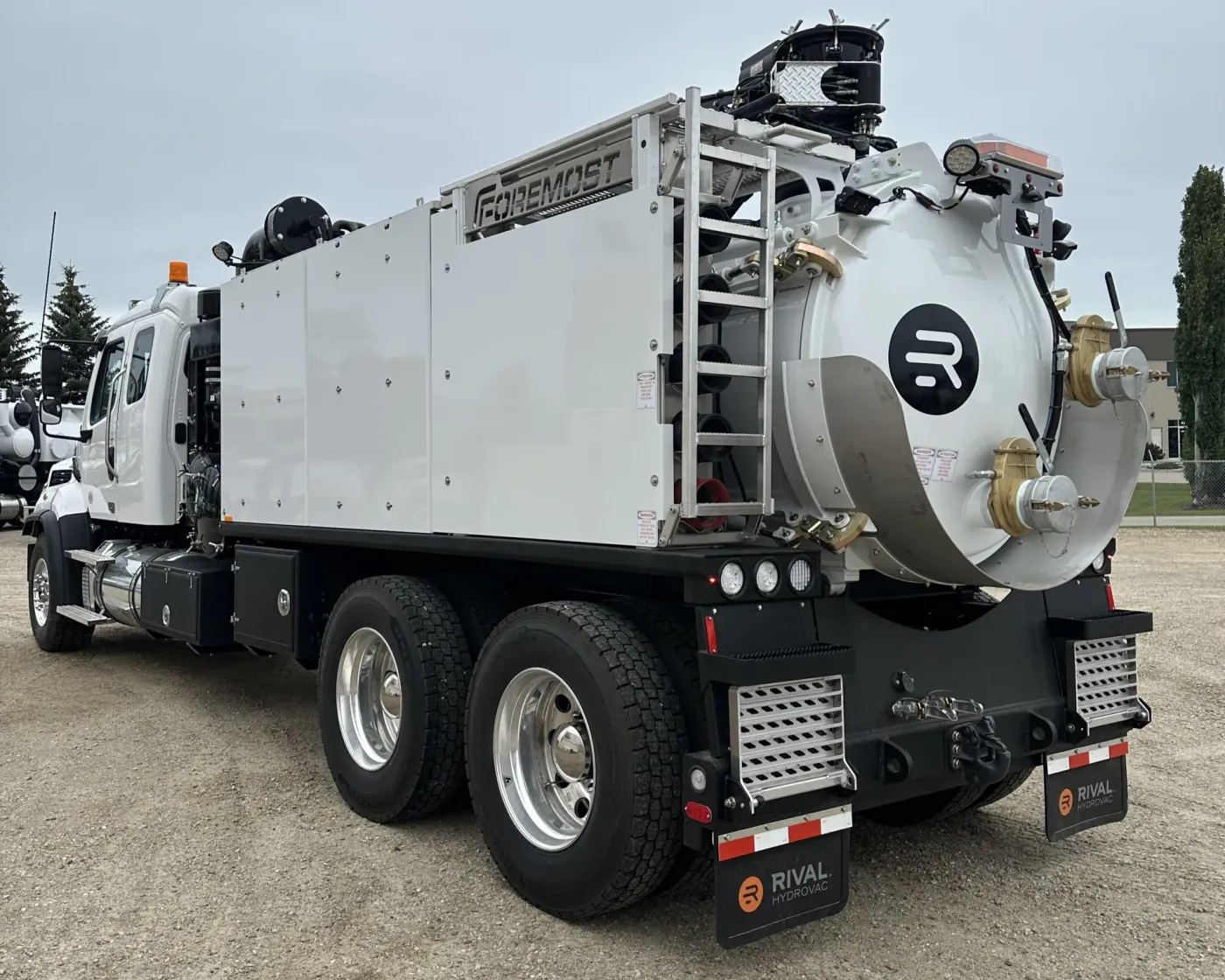 2026 Freightliner 108SD | Photo 4 of 5