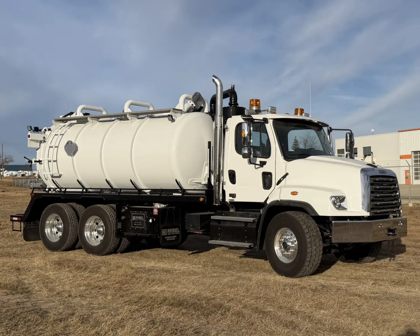 2026 Freightliner 114SD | Photo 2 of 5