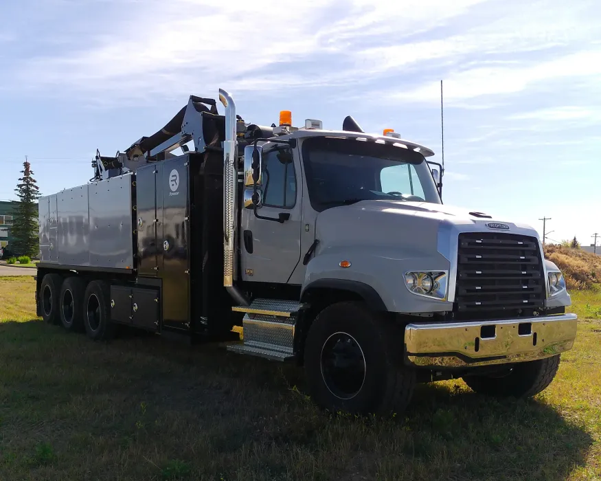 2026 Freightliner 114SD | Photo 2 of 5
