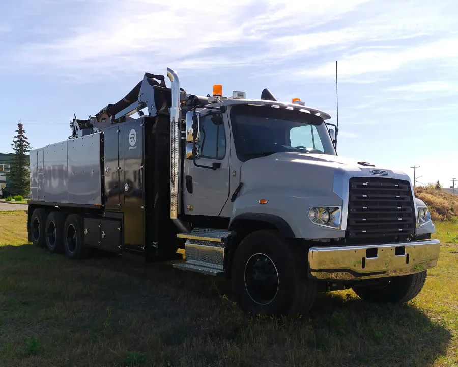 2026 Freightliner 114SD | Photo 2 of 5