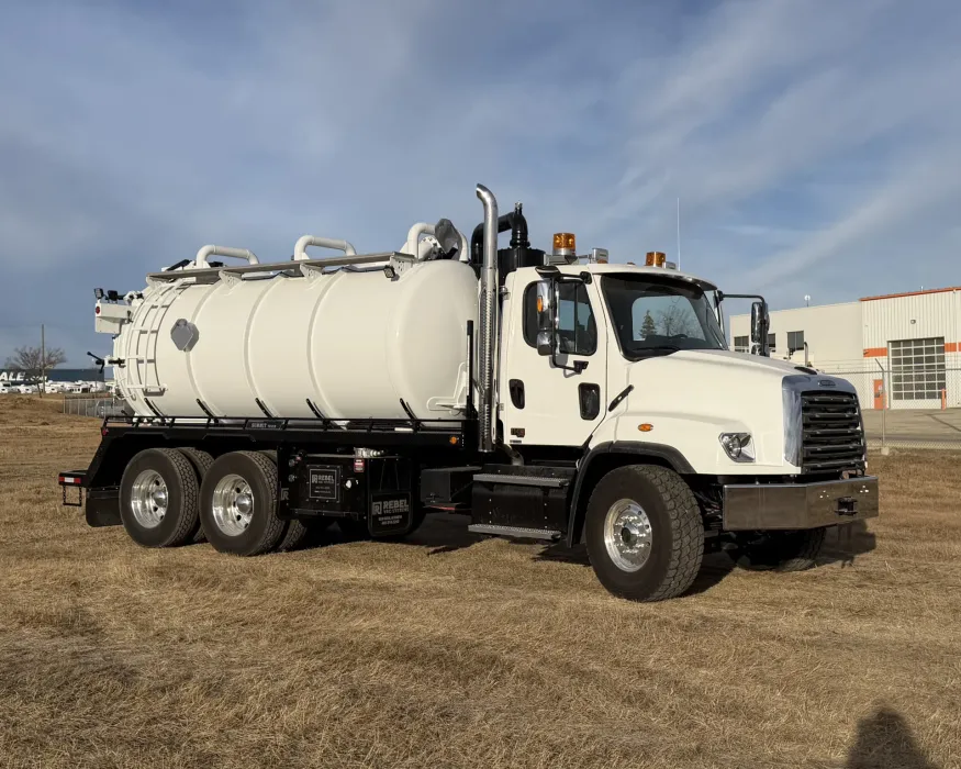 2026 Freightliner 114SD | Photo 2 of 5