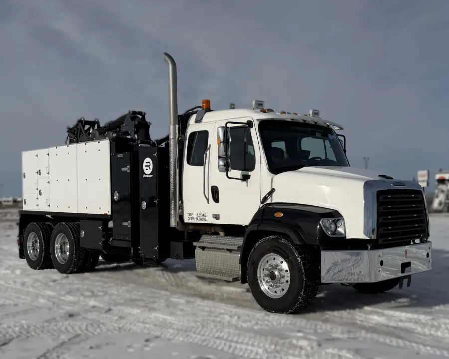 2025 Freightliner 114SD | Photo 2 of 5