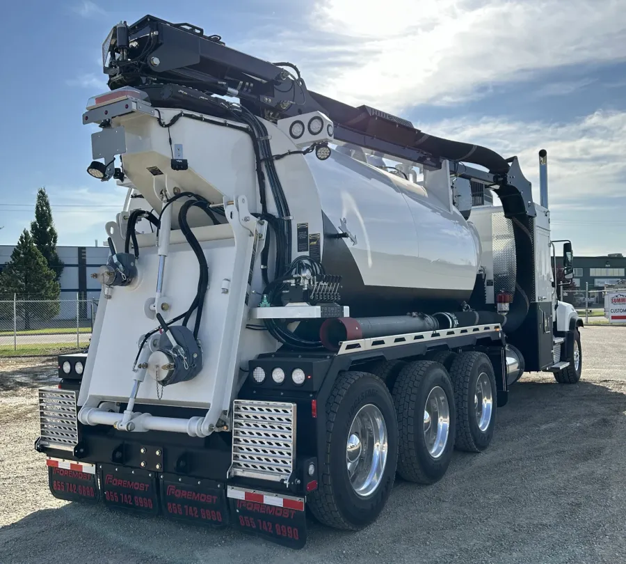 2025 Freightliner 114SD | Photo 4 of 5