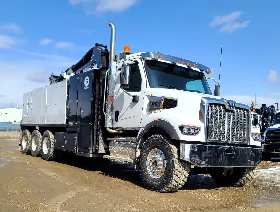 2025 Freightliner 114SD | Photo 2 of 5
