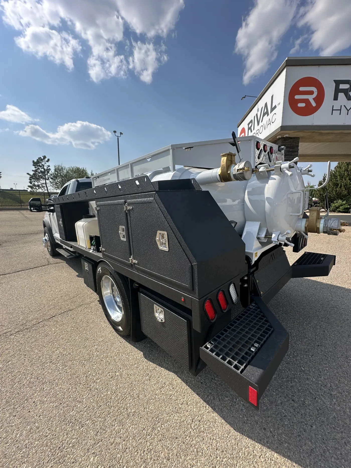 2024 Ford F6L | Photo 4 of 5