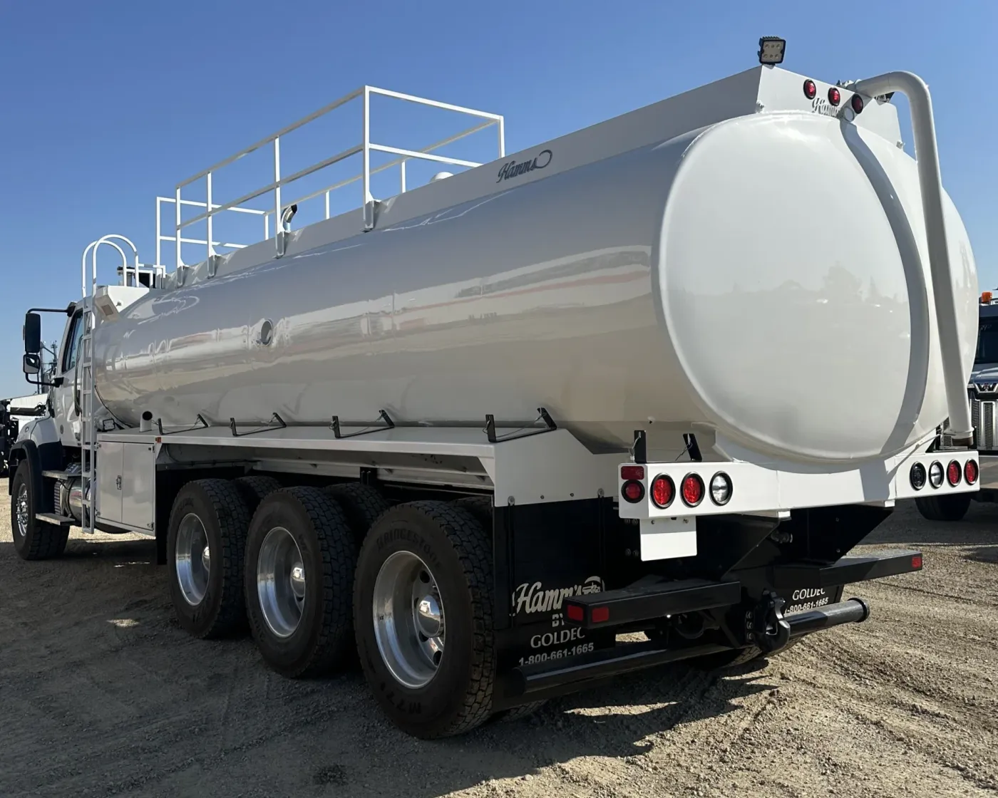 2025 Freightliner 114SD | Photo 3 of 5
