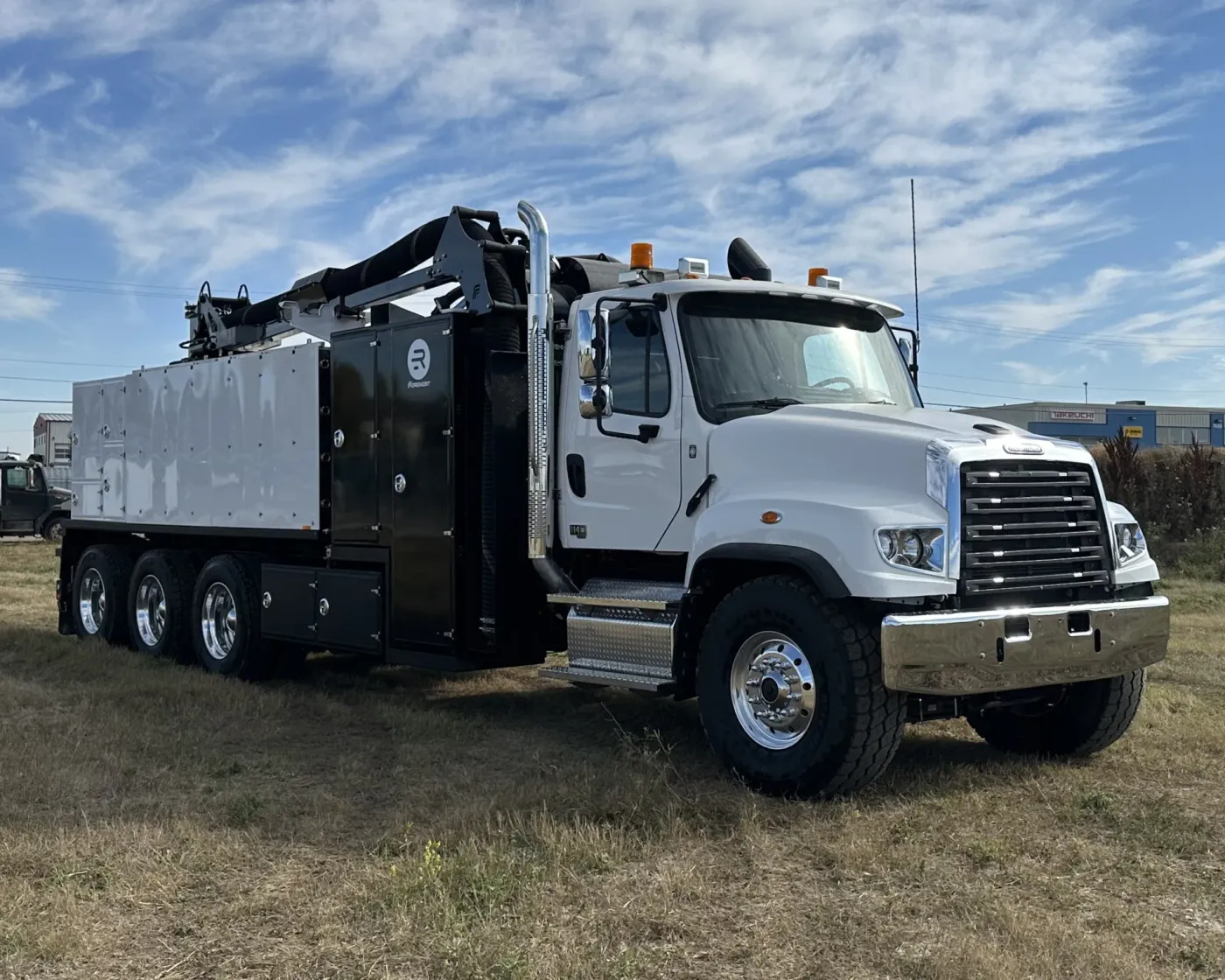 2026 Freightliner 114SD Rival T10 | Photo 2 of 5