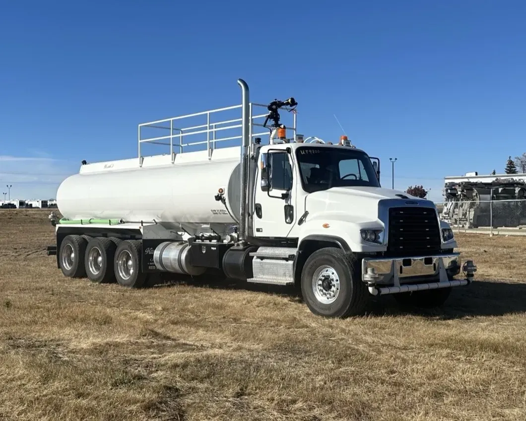 2024 Freightliner 114SD | Photo 2 of 5