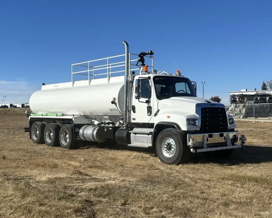 2024 Freightliner 114SD | Photo 2 of 5