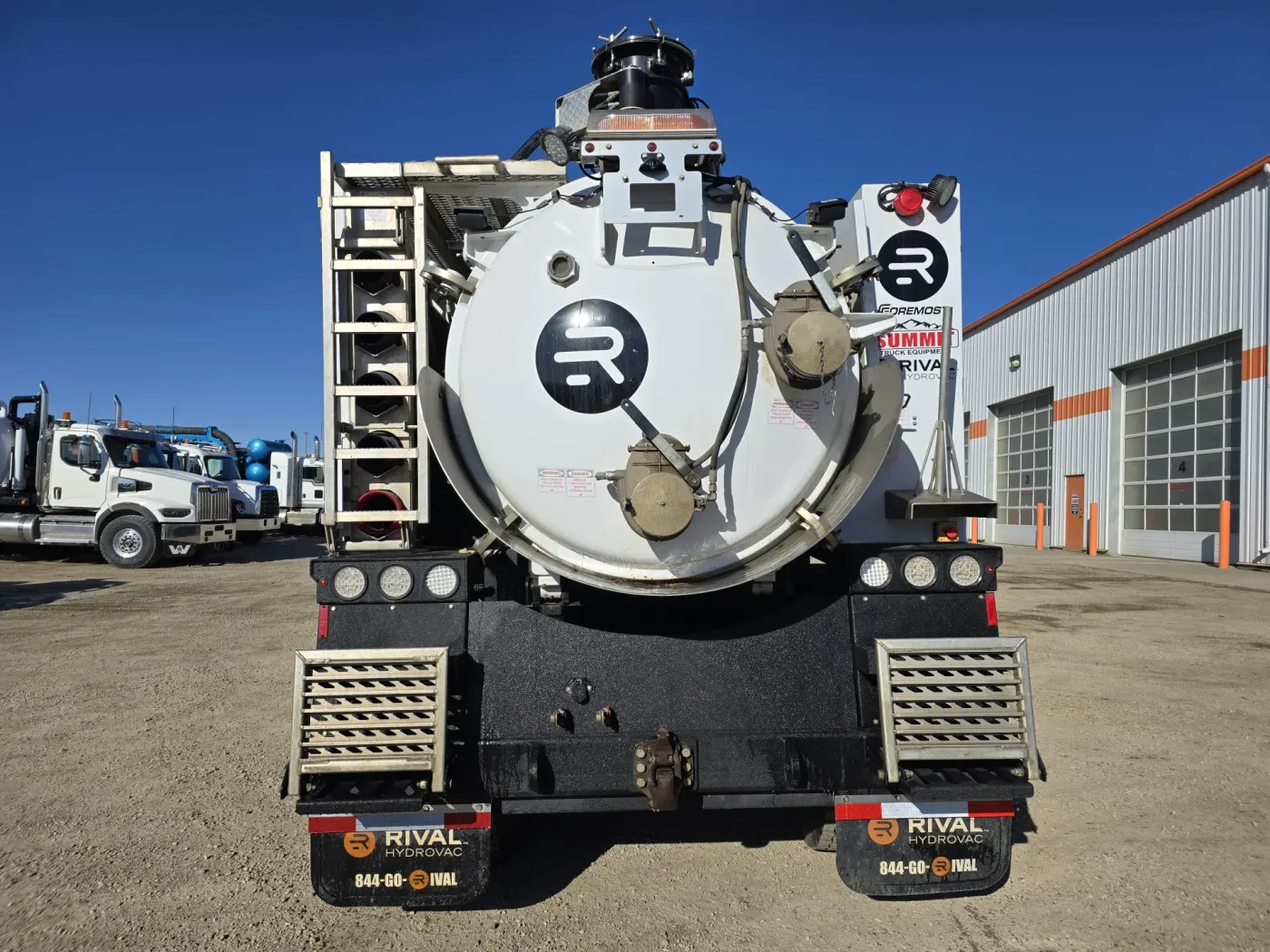 2019 Peterbilt 348 | Photo 3 of 5