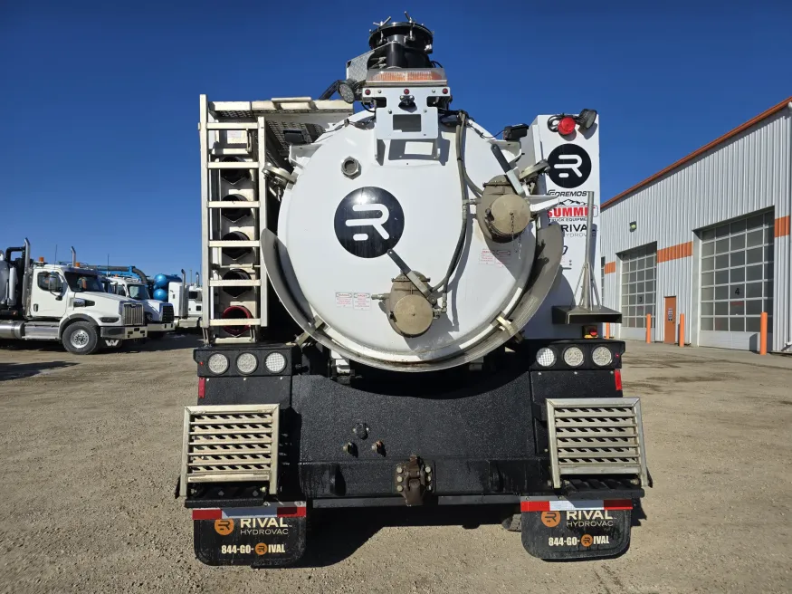 2019 Peterbilt 348 | Photo 3 of 5