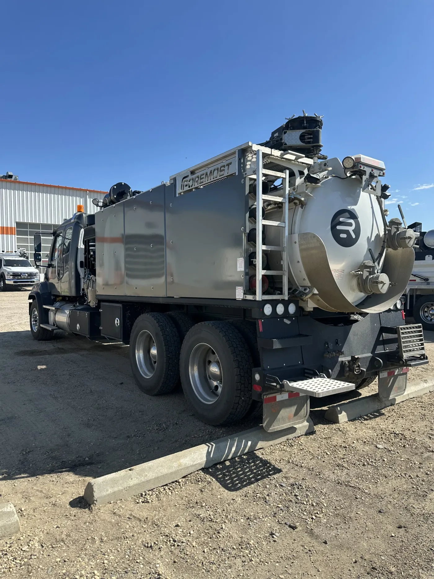 2024 Freightliner 114SD | Photo 4 of 5