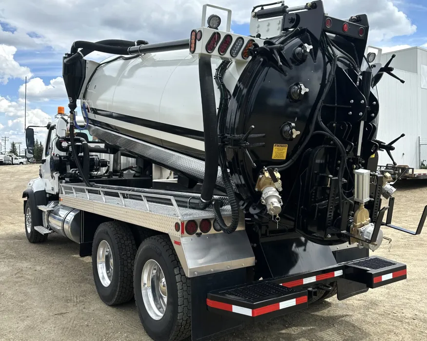 2026 Freightliner 114SD | Photo 4 of 5