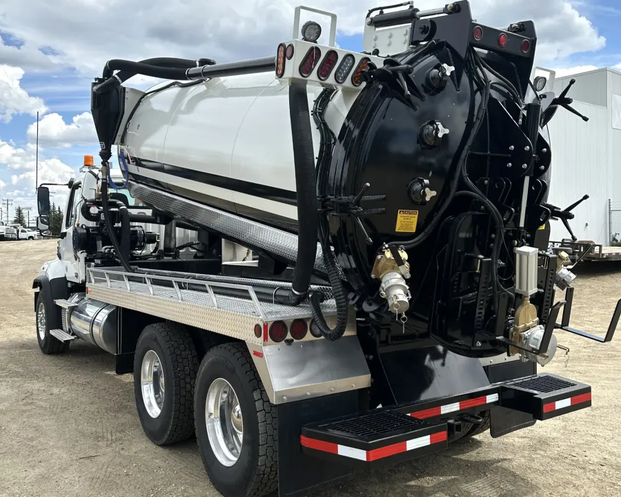 2026 Freightliner 114SD | Photo 4 of 5