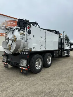 2026 Freightliner 108SD T7 | Thumbnail Photo 3 of 5