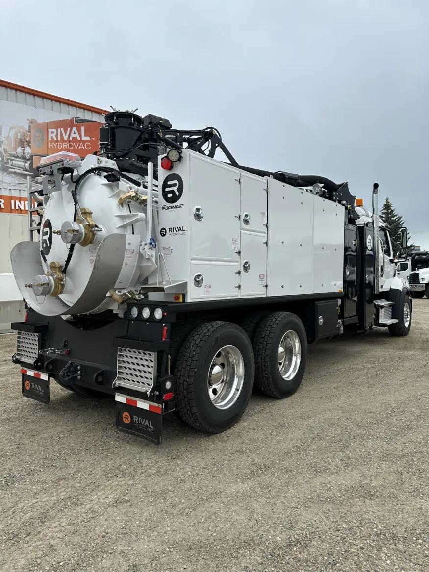 2026 Freightliner 108SD T7 | Photo 3 of 5