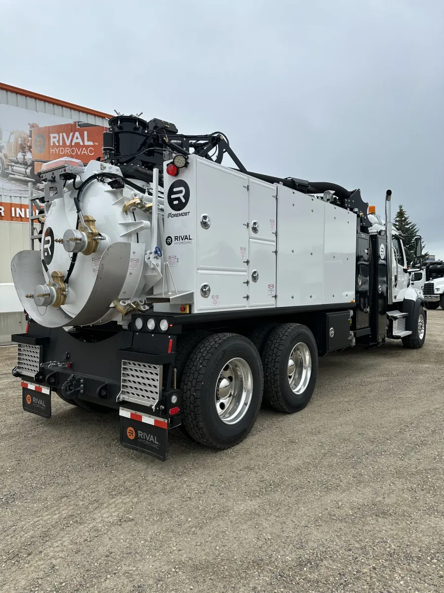 2026 Freightliner 108SD T7 | Photo 3 of 5