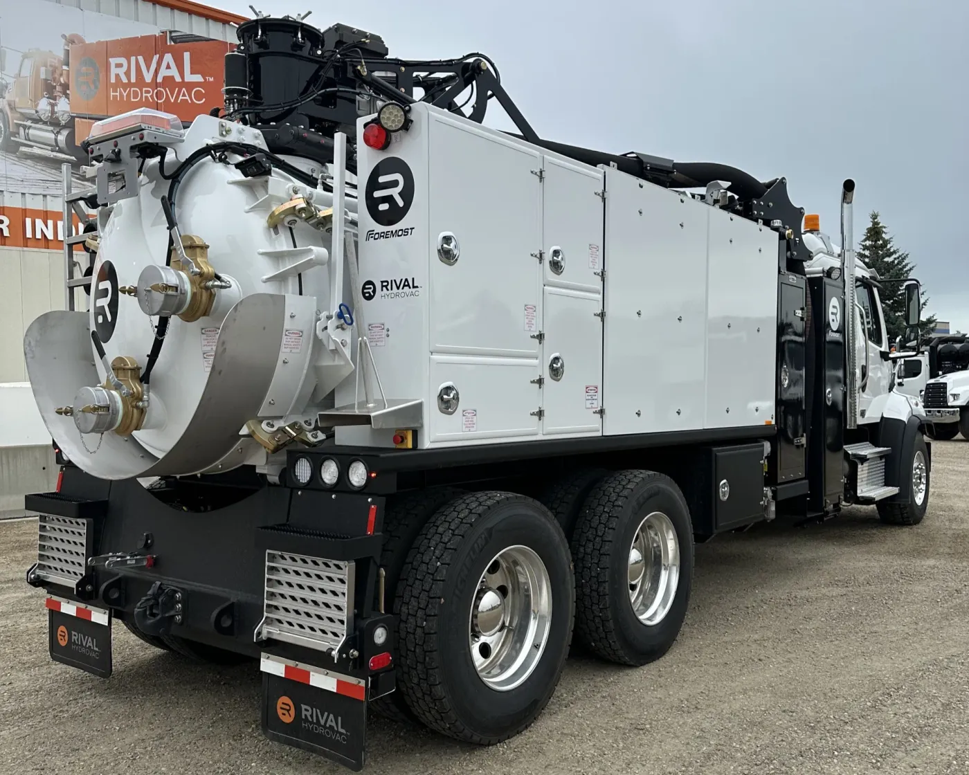 2026 Freightliner 108SD | Photo 3 of 5