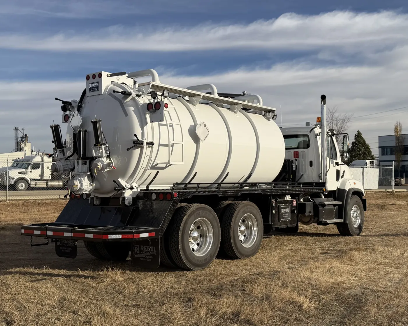 2026 Freightliner 114SD | Photo 3 of 5