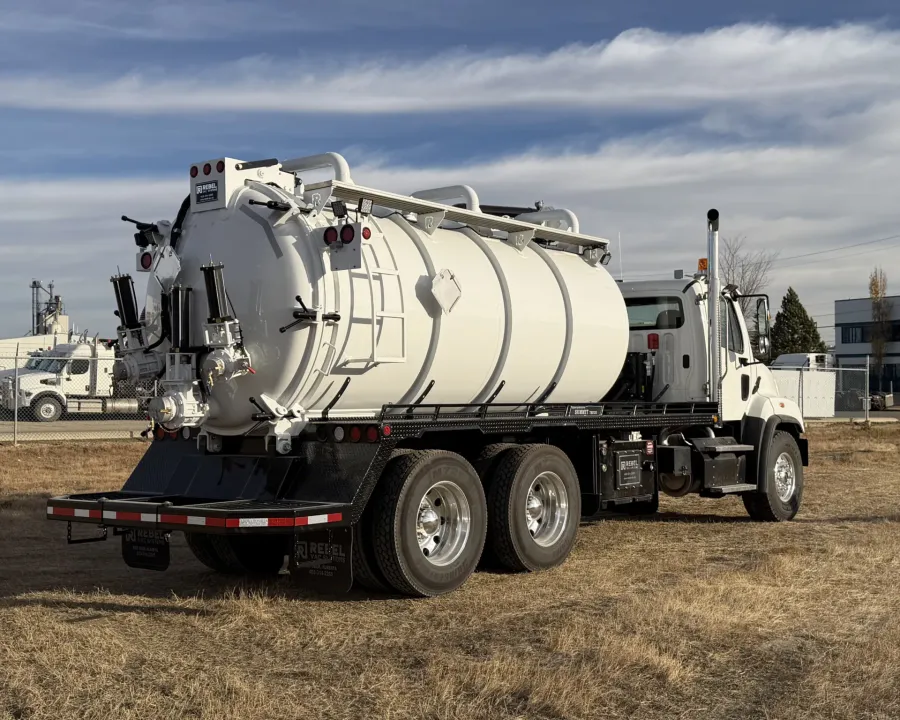 2026 Freightliner 114SD | Photo 3 of 5