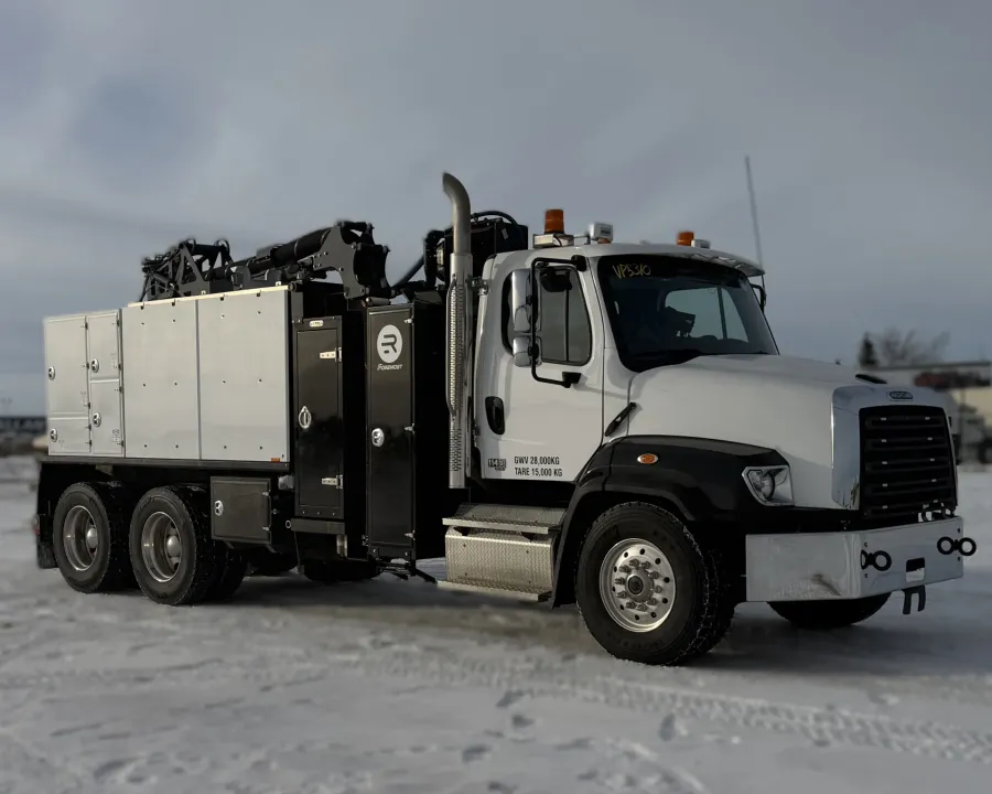 2025 Freightliner 114SD | Photo 2 of 5