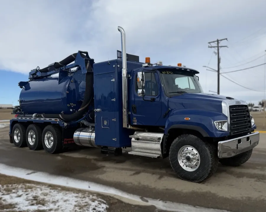 2026 Freightliner 114SD | Photo 2 of 5