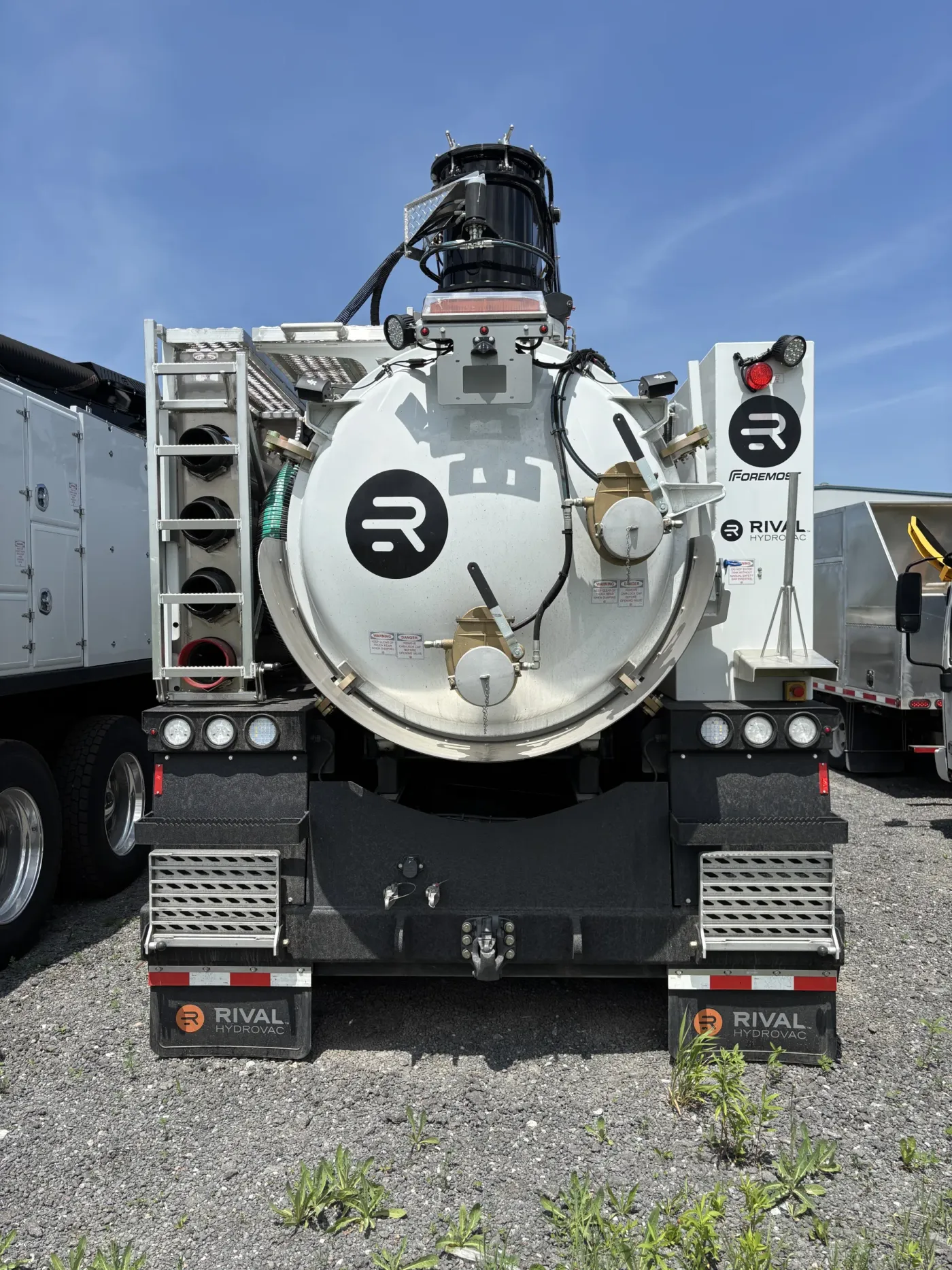 2025 Freightliner 114SD RIVAL T7 | Photo 4 of 5