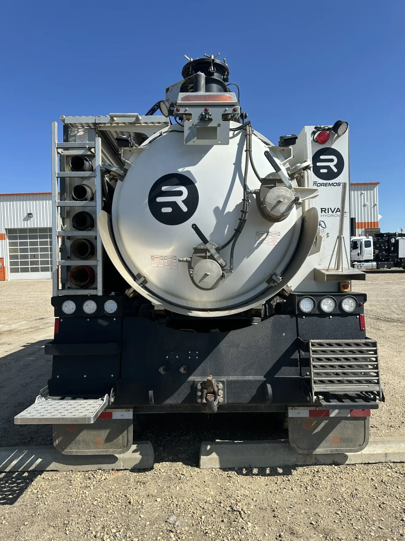 2024 Freightliner 114SD | Photo 3 of 5
