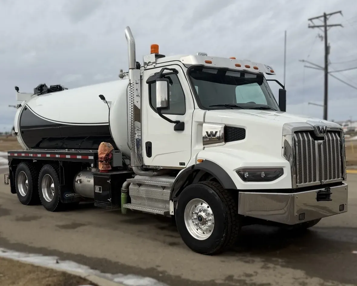 2024 Western Star 47X | Photo 2 of 5