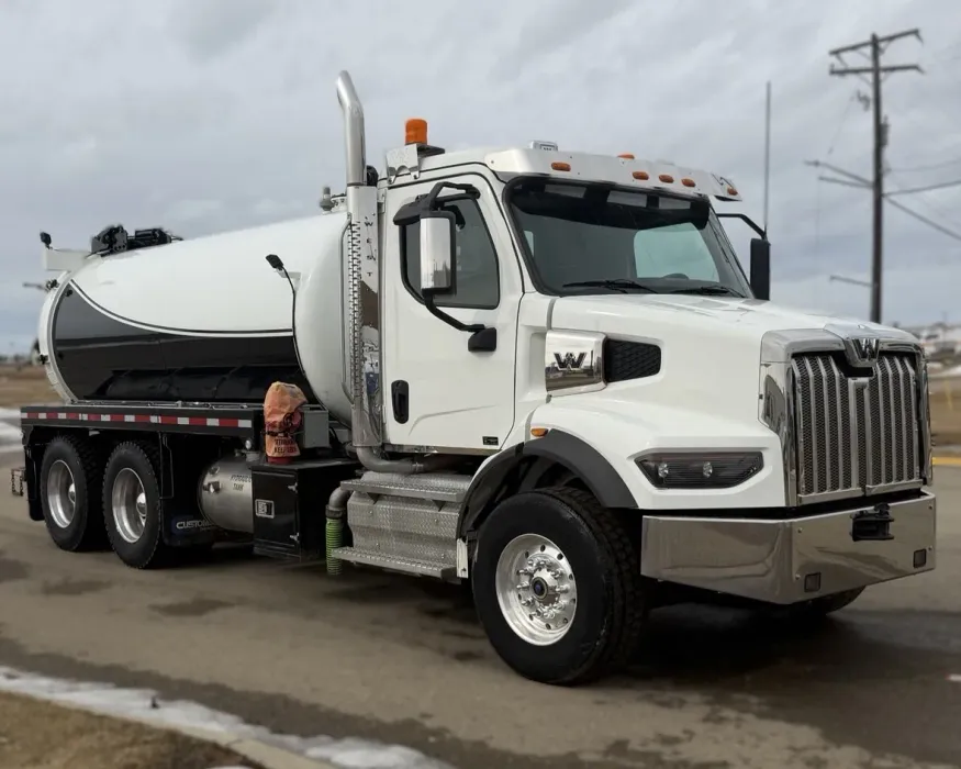 2024 Western Star 47X | Photo 2 of 5