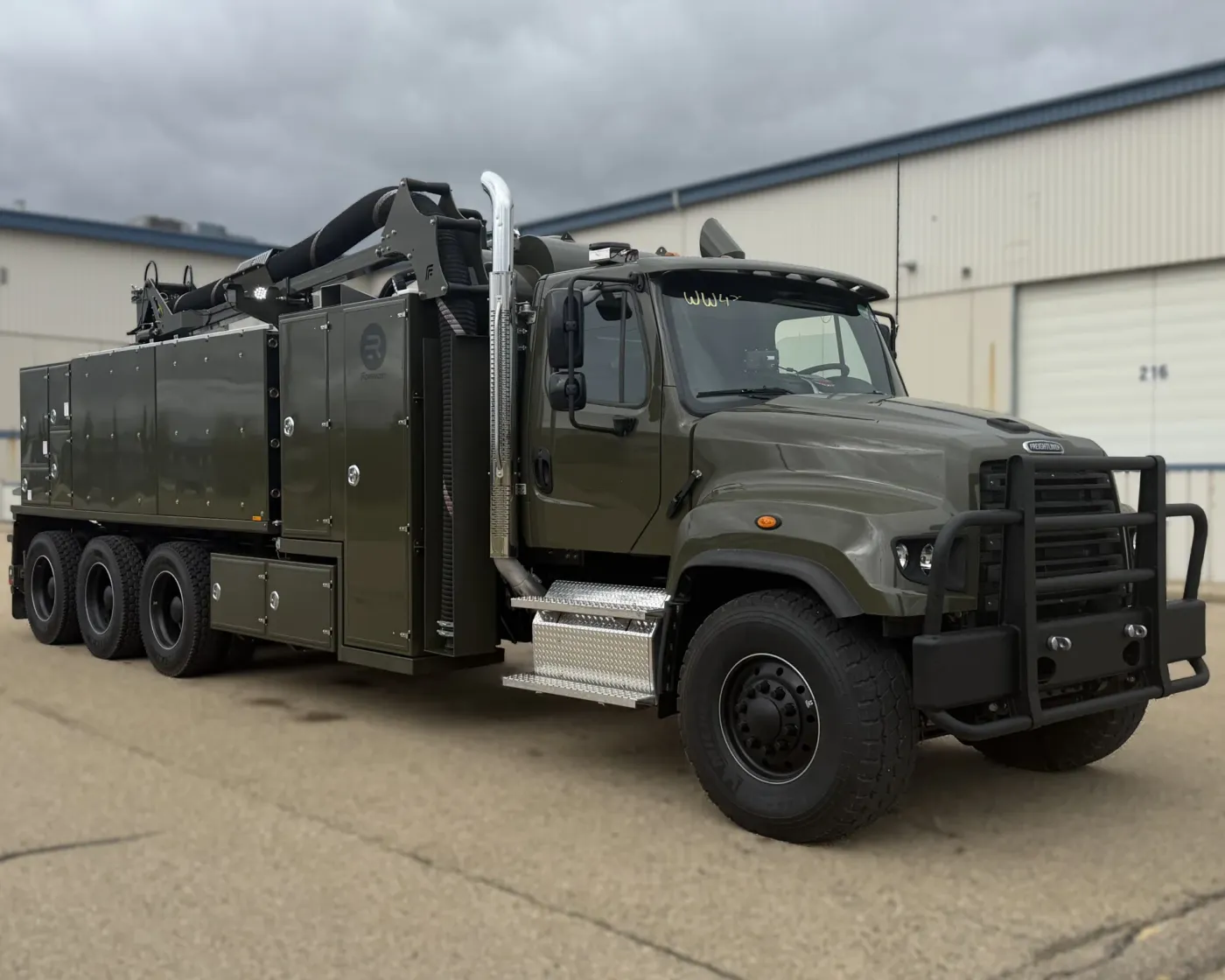 2026 Freightliner 114SD | Photo 2 of 5