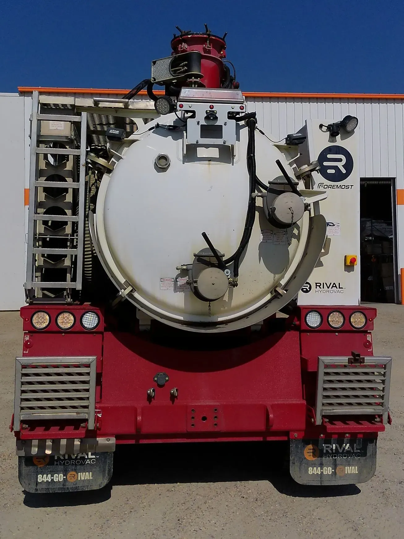 2021 Freightliner 114SD | Photo 3 of 5