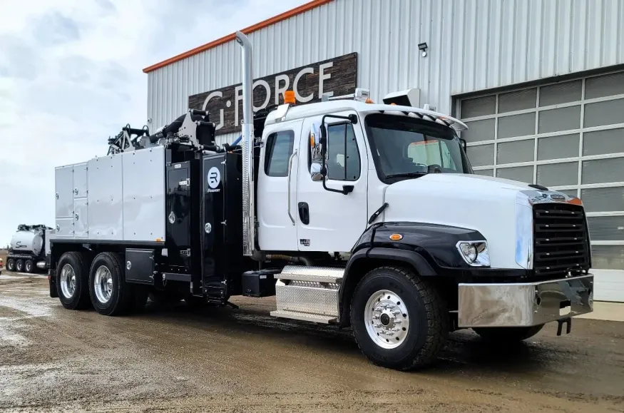 2024 Freightliner 114SD | Photo 3 of 5