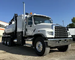 2025 Freightliner 114SD | Thumbnail Photo 2 of 5