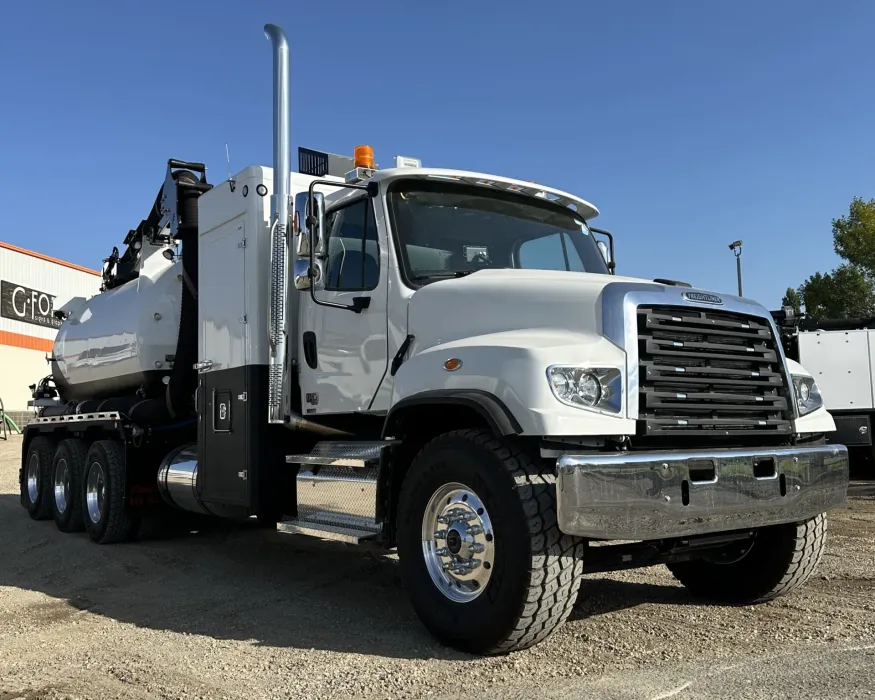 2025 Freightliner 114SD | Photo 2 of 5