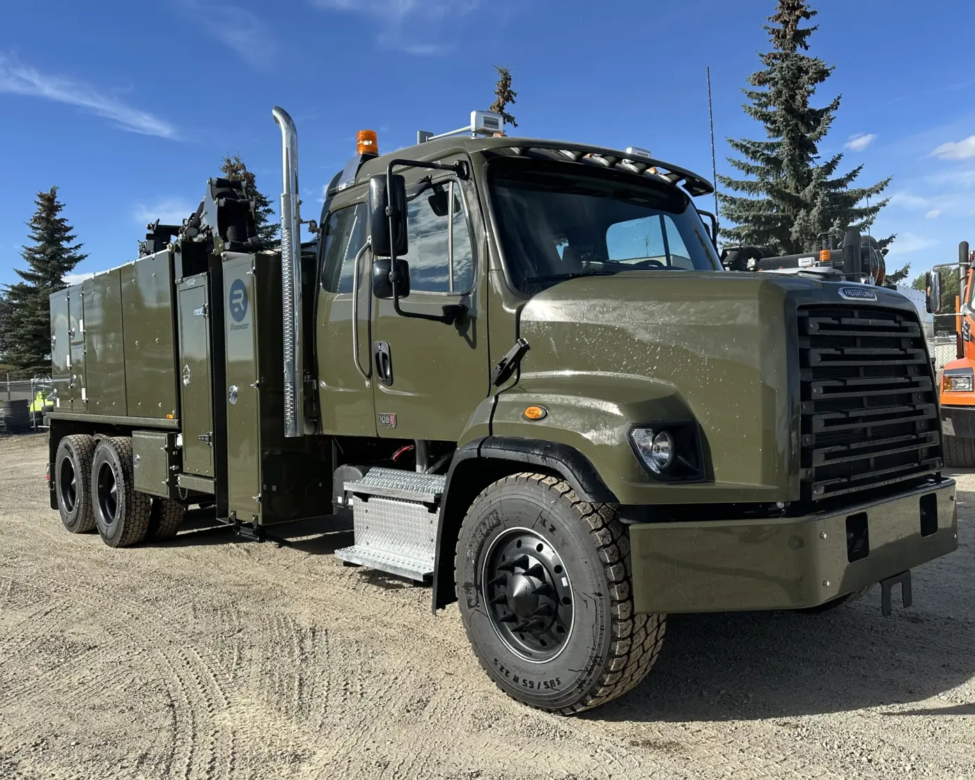 2026 Freightliner 108SD | Photo 2 of 5