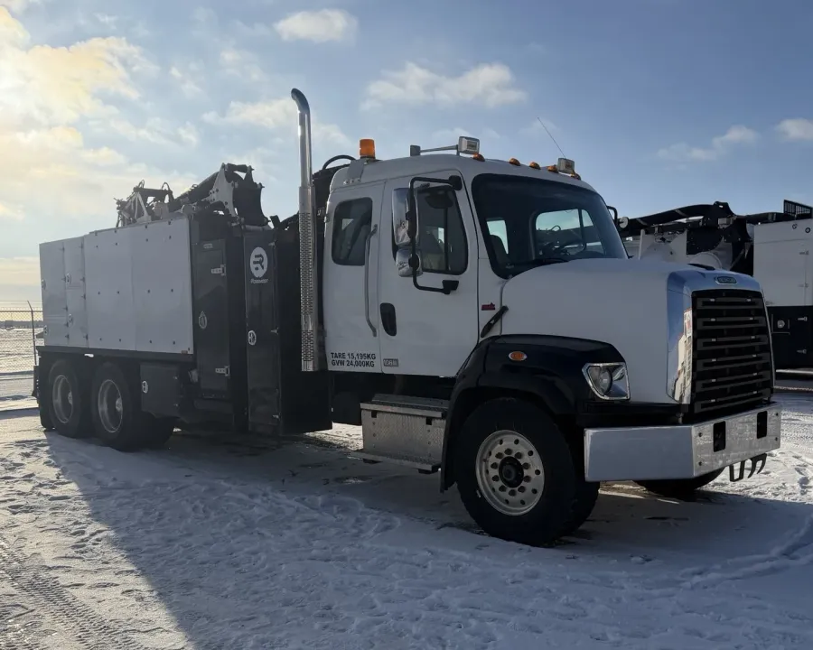 2024 Freightliner 108SD | Photo 2 of 5