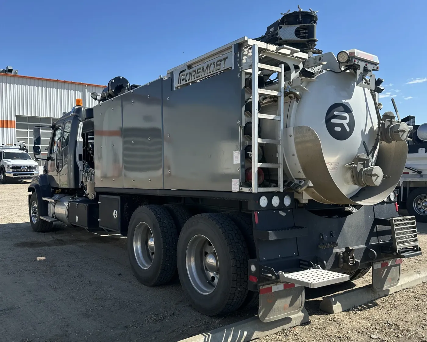 2024 Freightliner 114SD | Photo 3 of 5