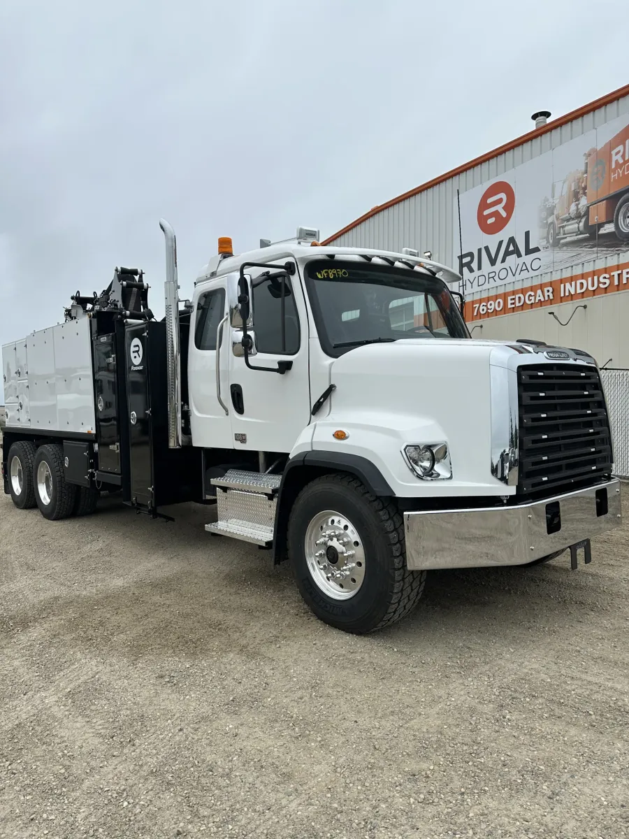 2026 Freightliner 108SD T7 | Photo 2 of 5